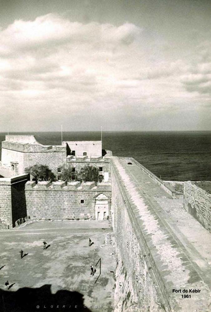 MERS EL KEBIR B DU FOOT AU FORT 1961.JPG